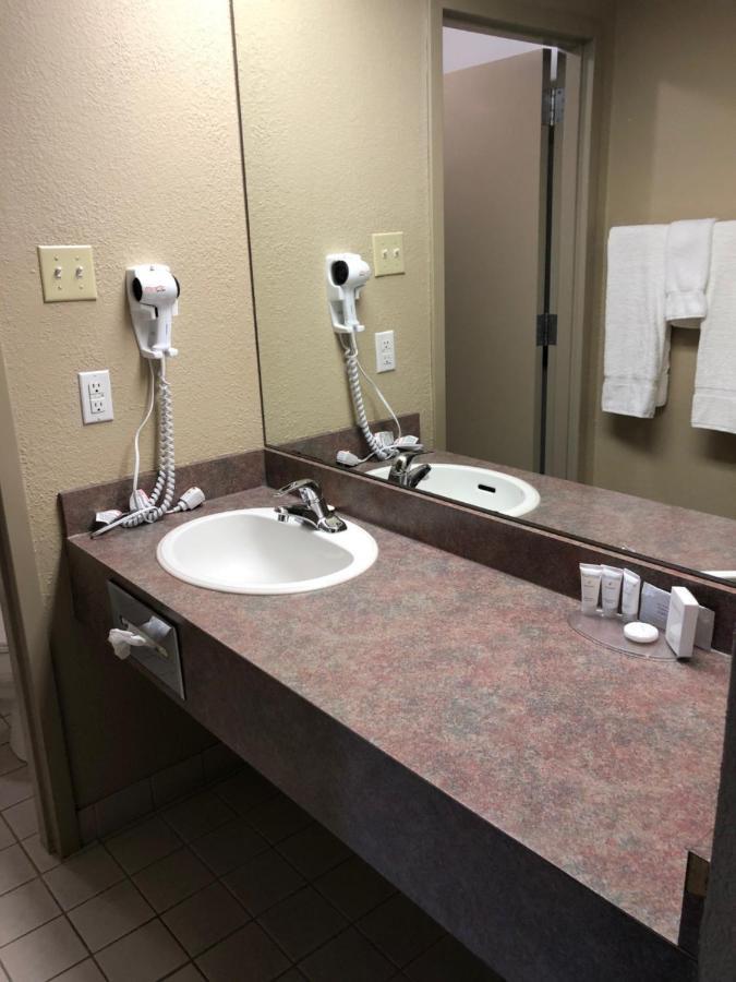 Canad Inns Destination Centre Windsor Park 위니펙 외부 사진