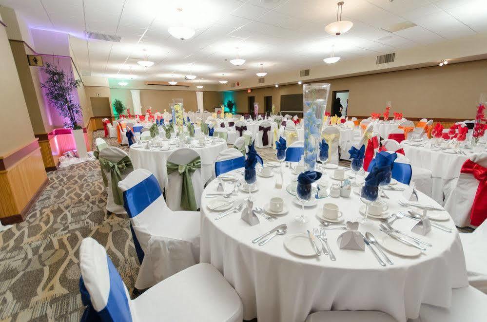 Canad Inns Destination Centre Windsor Park 위니펙 외부 사진